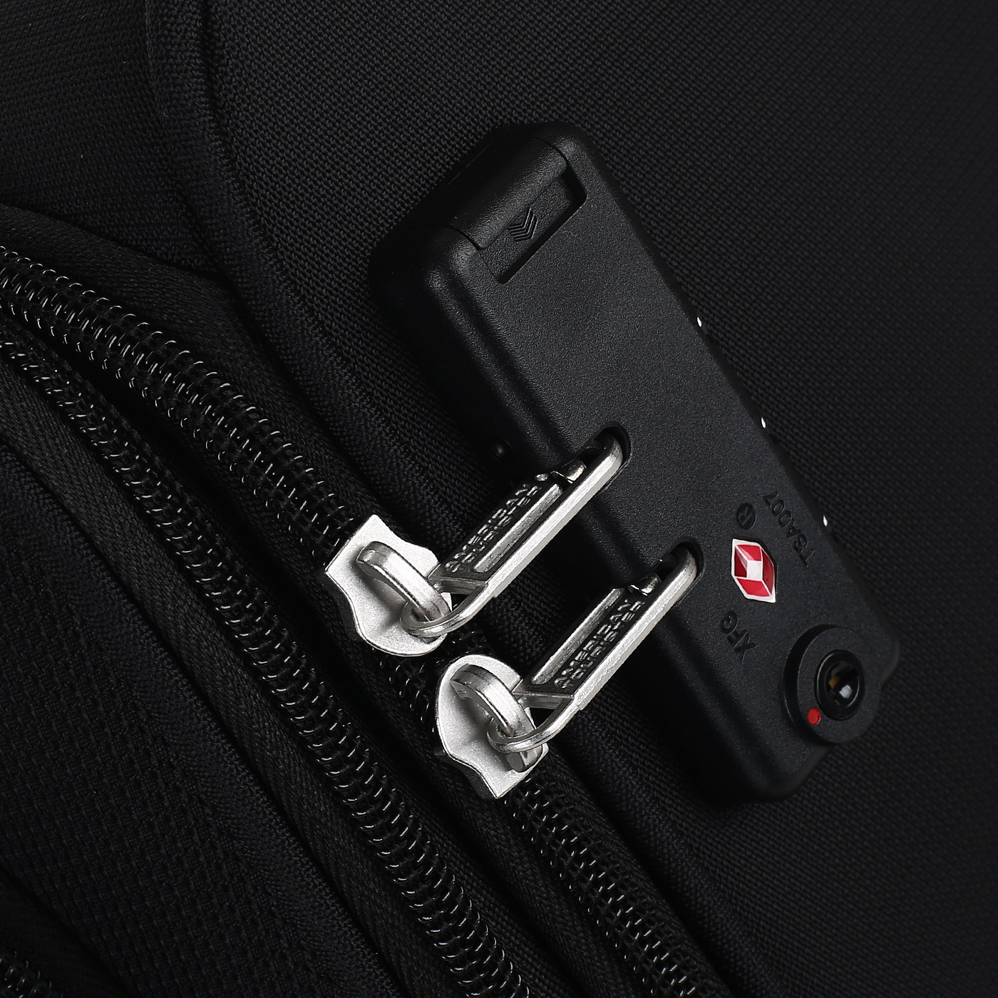 Чемодан средний M тканевый с кодовым замком American Tourister Crosstrack