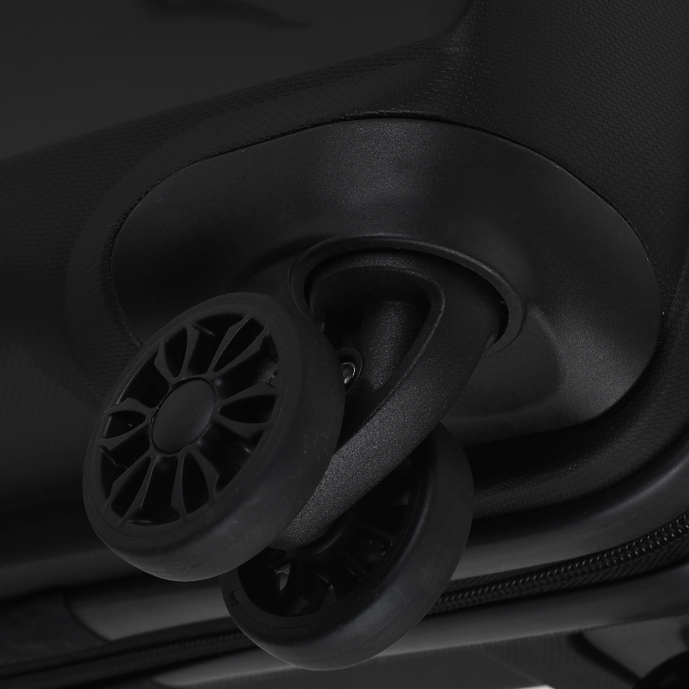 Чемодан для ручной клади из полипропилена с кодовым замком American Tourister Bon Air