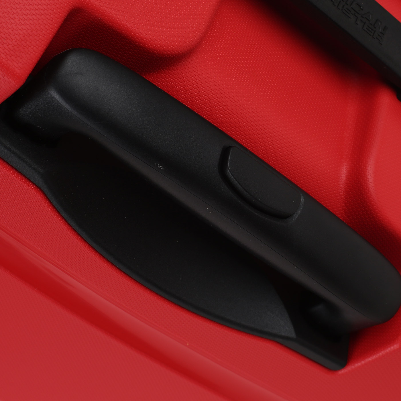 Чемодан большой L из полипропилена с кодовым замком American Tourister Bon Air