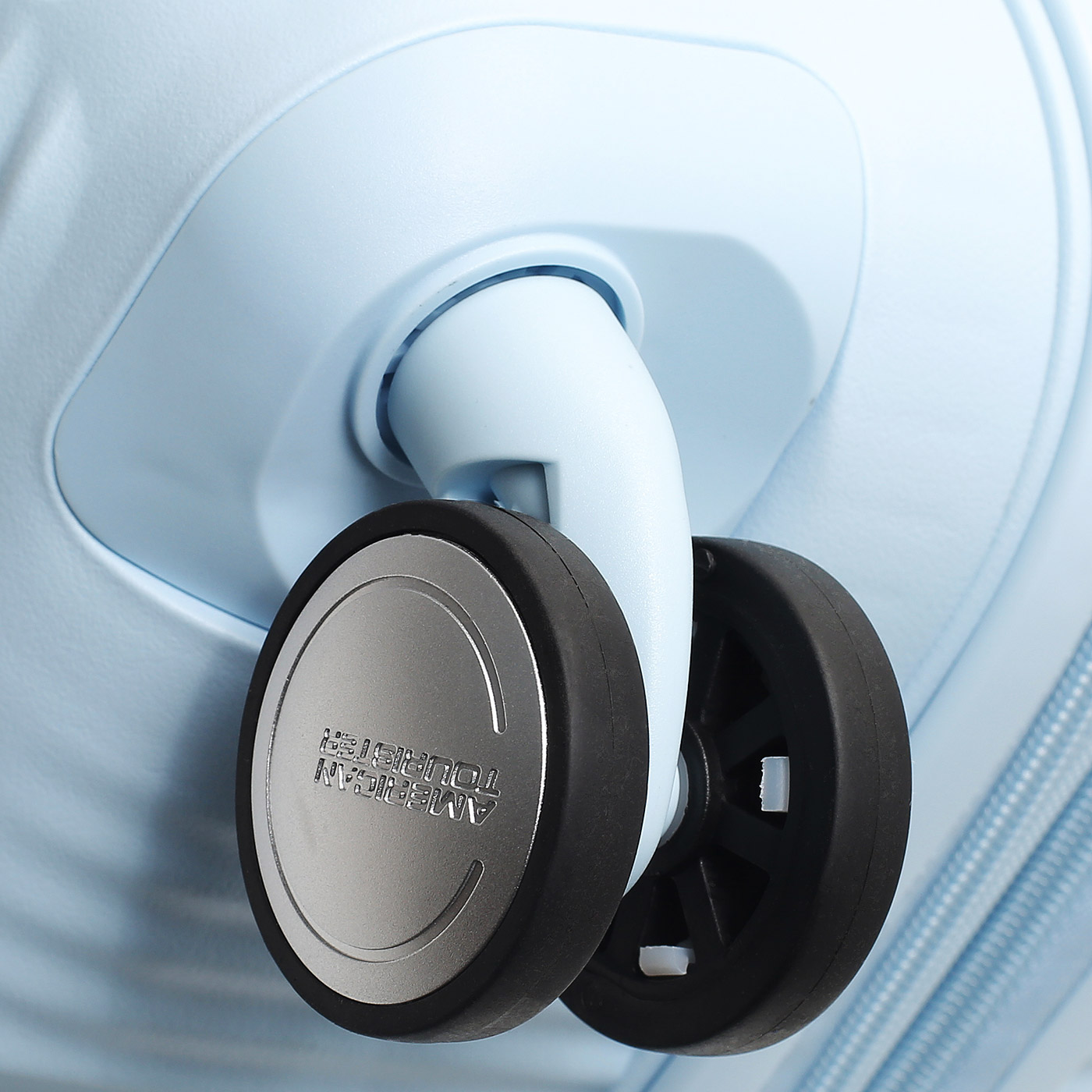 Чемодан большой L из полипропилена American Tourister Soundbox